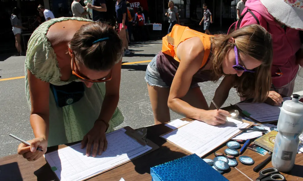 Dogwood supporters signing petition
