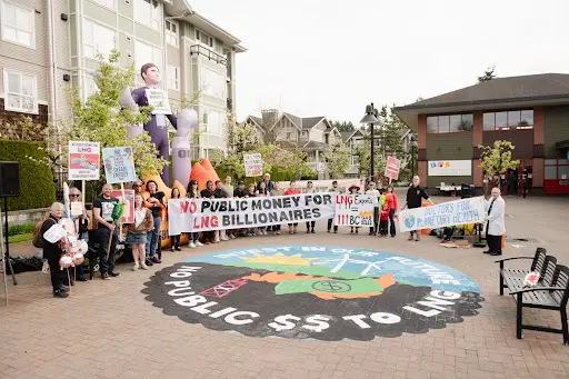 Crowd campaigns against giving our tax dollars to billionaires for LNG projects.